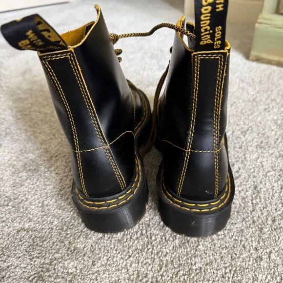 Dr Martens 1460 Pascal Yellow Stitch Black Leather Boots Mens Sz 8/Women's 9 - Picture 2 of 7